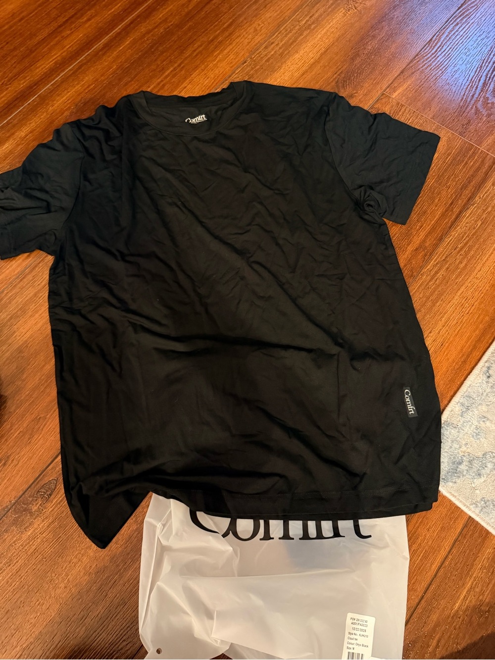 Comfortable Black Short Sleeve Tee for Women or men